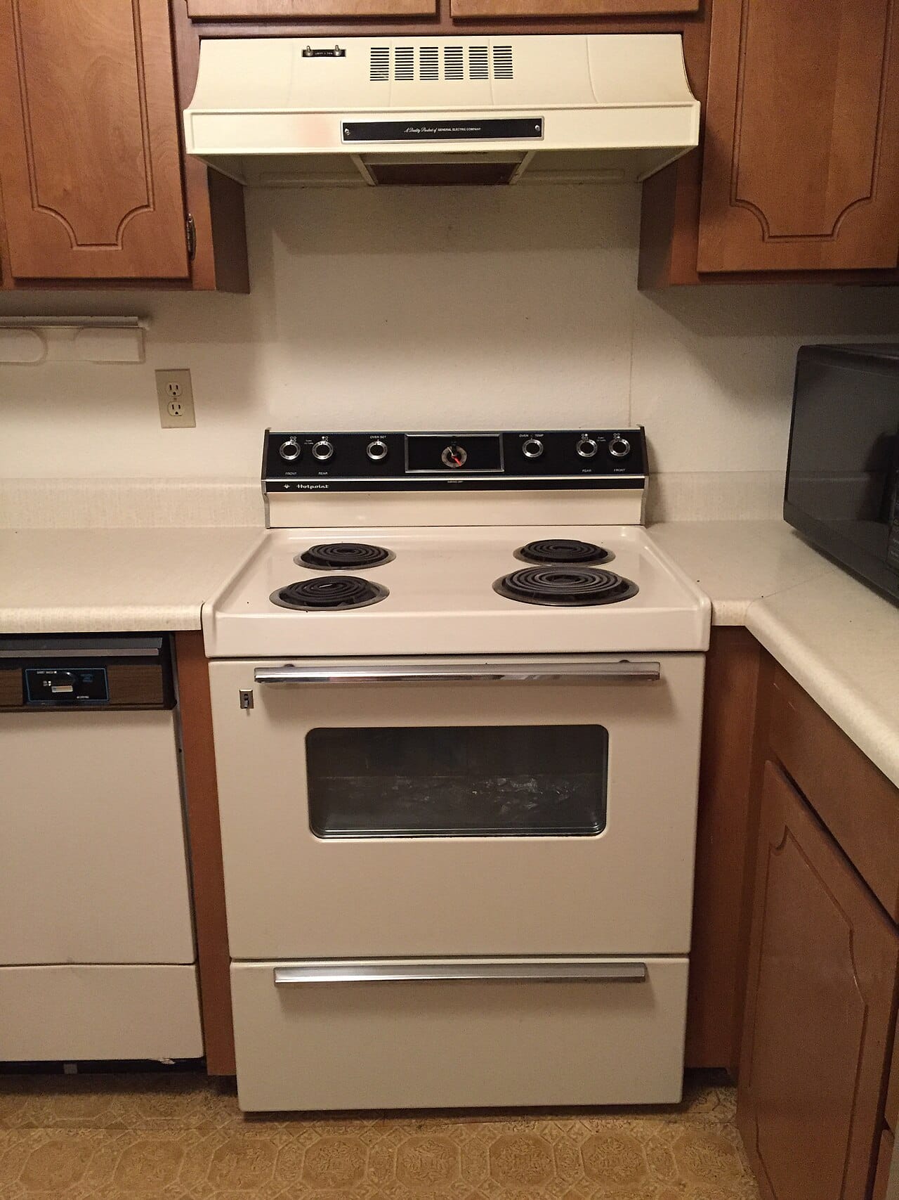 GE 30" Free-Standing Electric Range